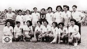 Primera formacin femenina crema en 1952